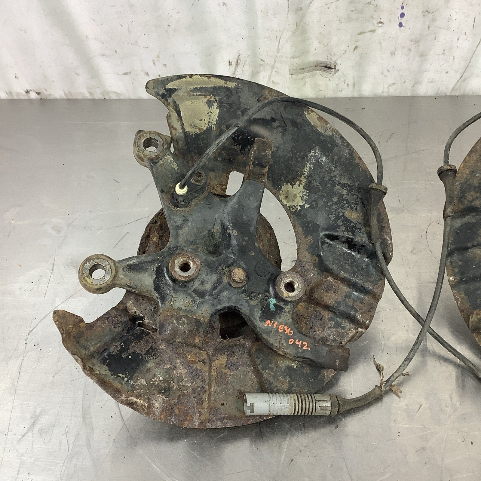 BMW E36 318 323 325 328 FRONT PASSENGER & DRIVER WHEEL HUB KNUCKLE SPINDLE