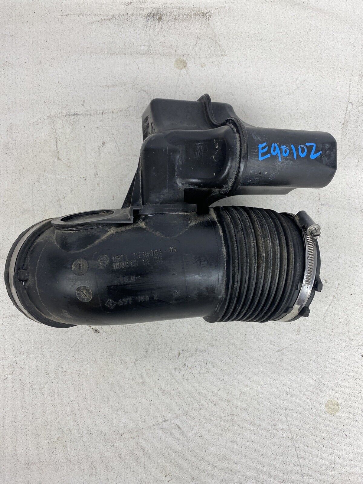 06-13 BMW E82 E88 E90 E91 E92 E93 E84 AIR INTAKE DUCT TUBE 7536004 OEM