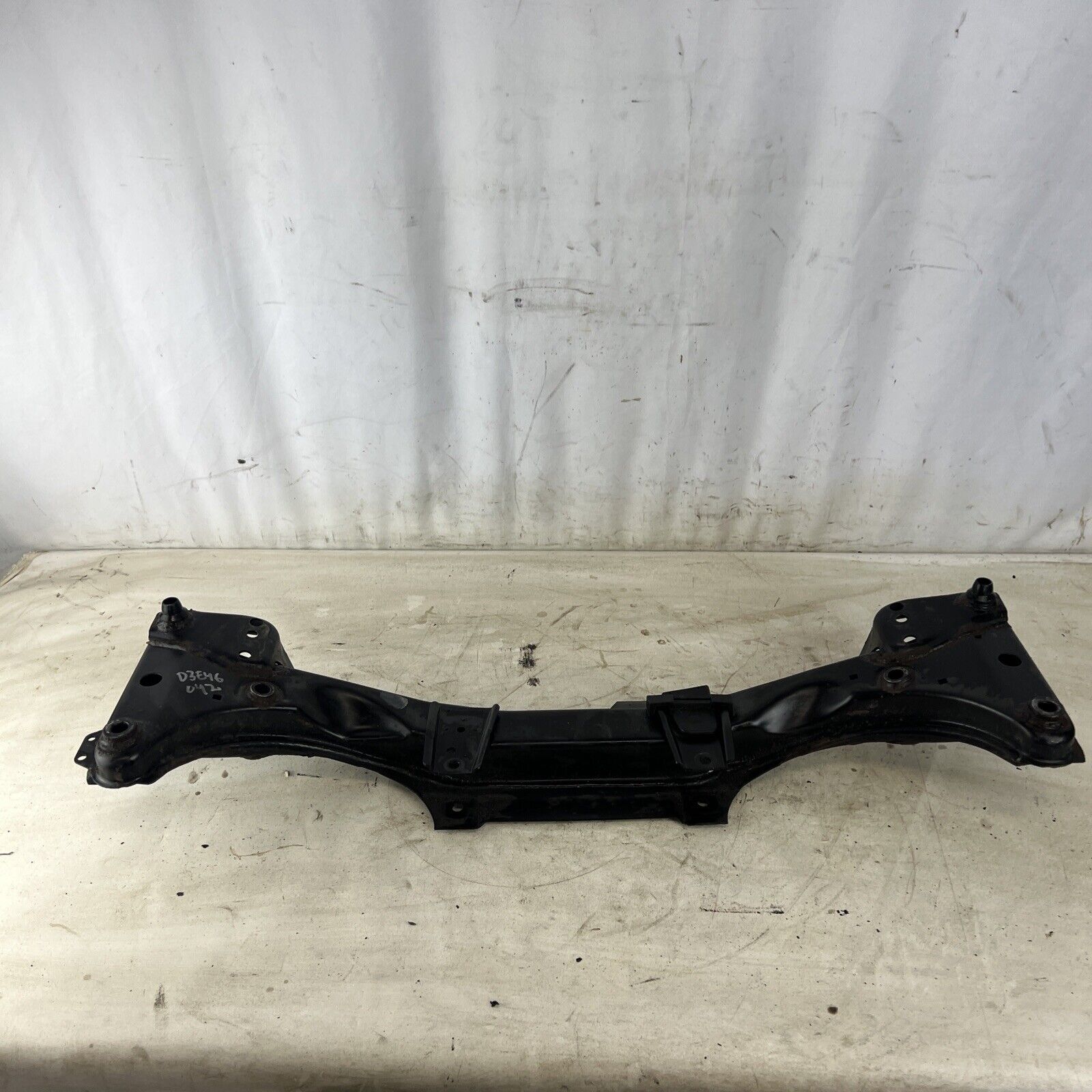 BMW E46 323 325 330 Front Subframe Support Bracket Mounting Cradle OEM