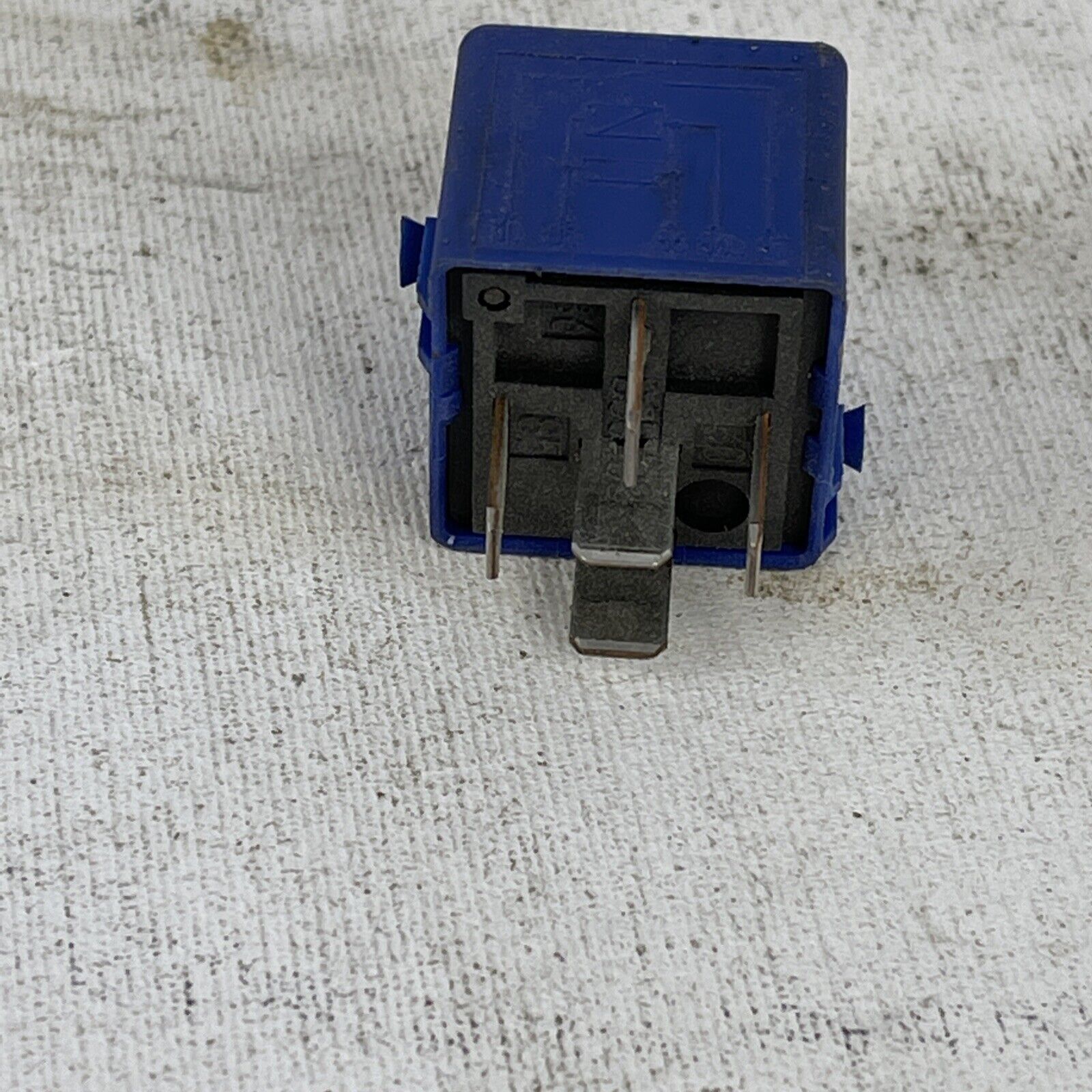 BMW SIEMENS 5-PIN Relay Part V23134-K59-X320 BMW Part 8364582 Blue