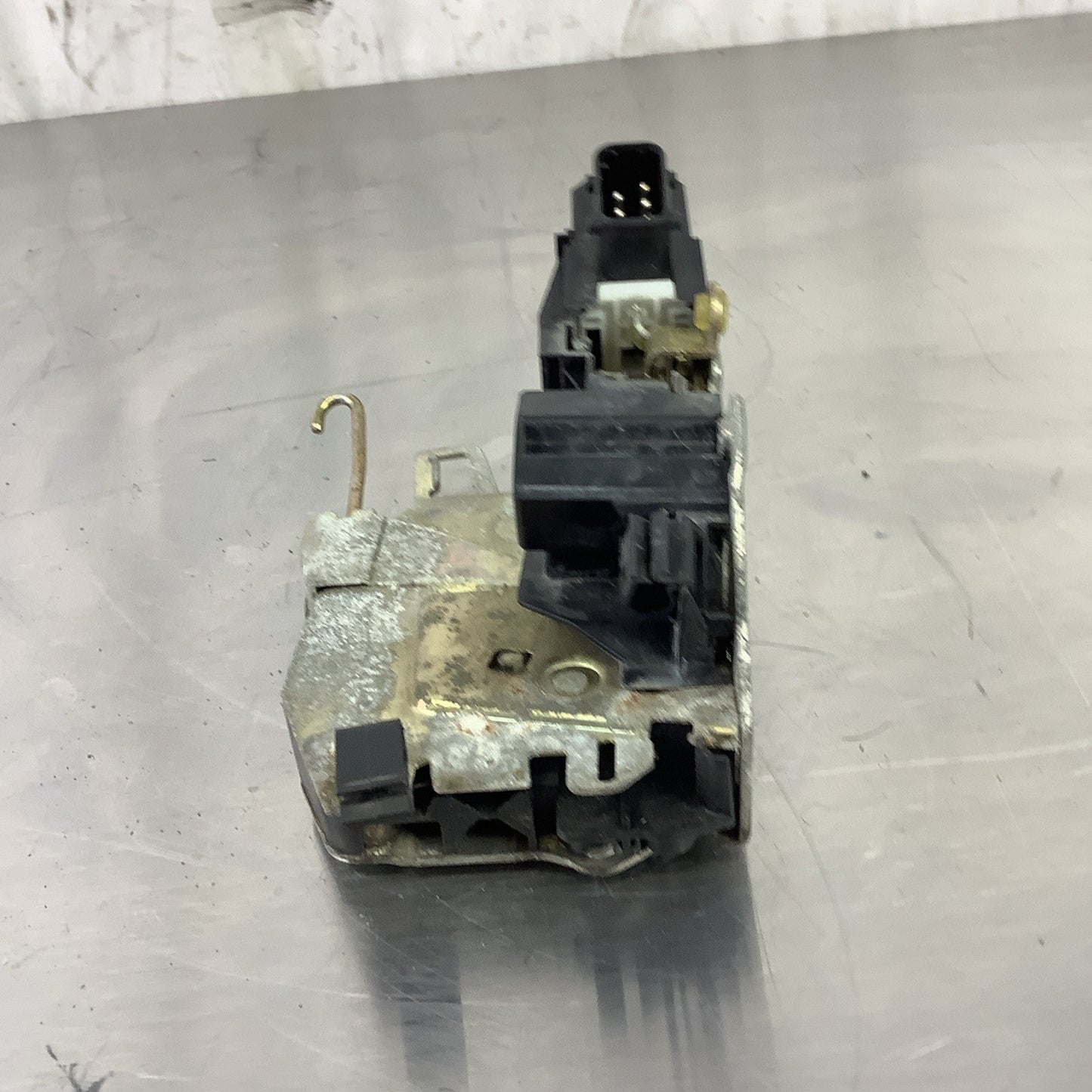 E36 Front RIGHT Door LATCH Lock Actuator Sedan 325 318 328 93 94 95 96 97 98 4D