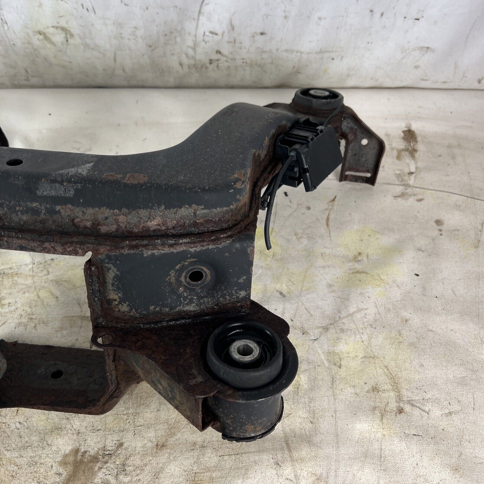 94-99 BMW E36 318 325 328  Rear Differential Subframe Suspension Crossmember #20