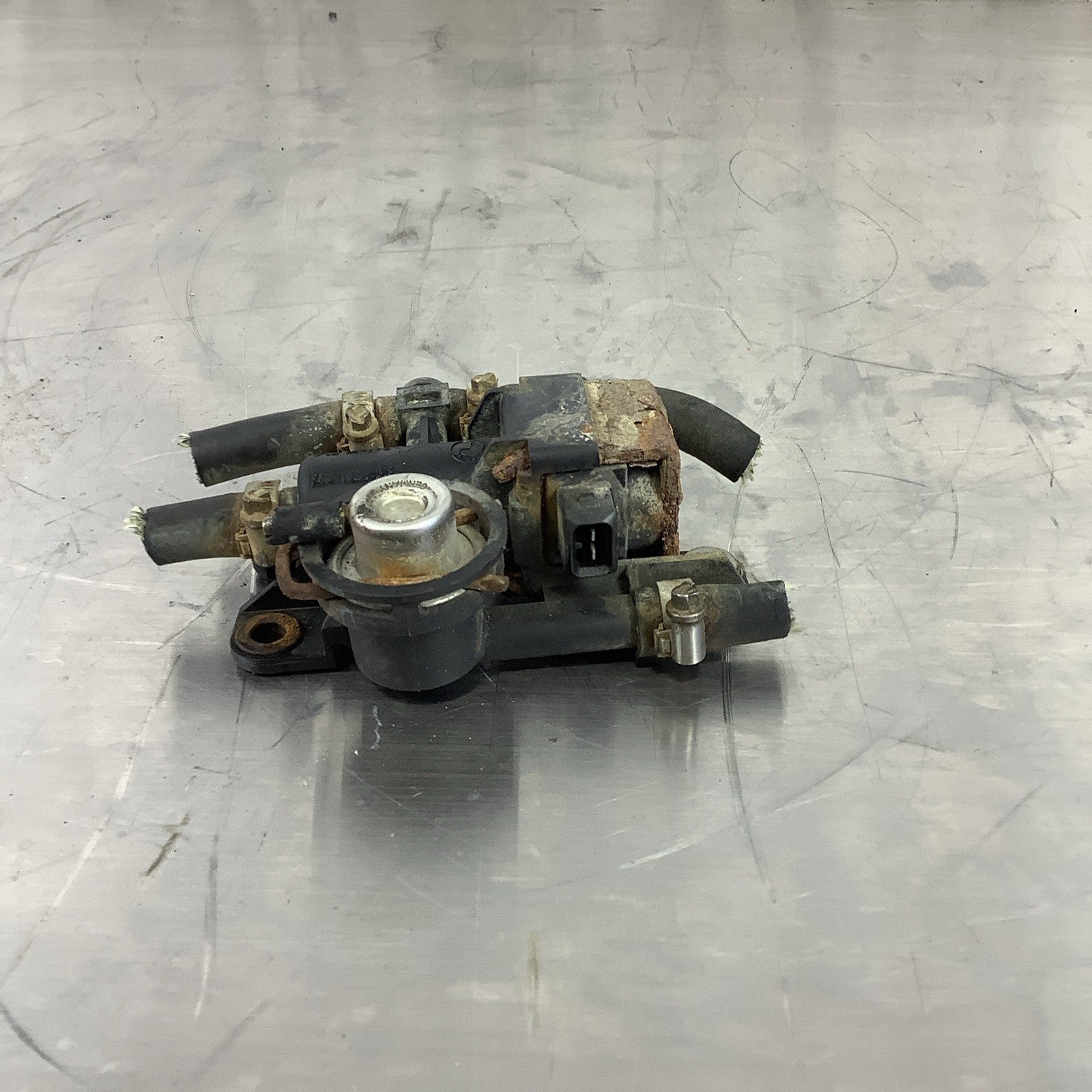 BMW 3 E46 DIRECTIONAL CONTROL VALVE 1438795 13311438795 ORIGINAL USED