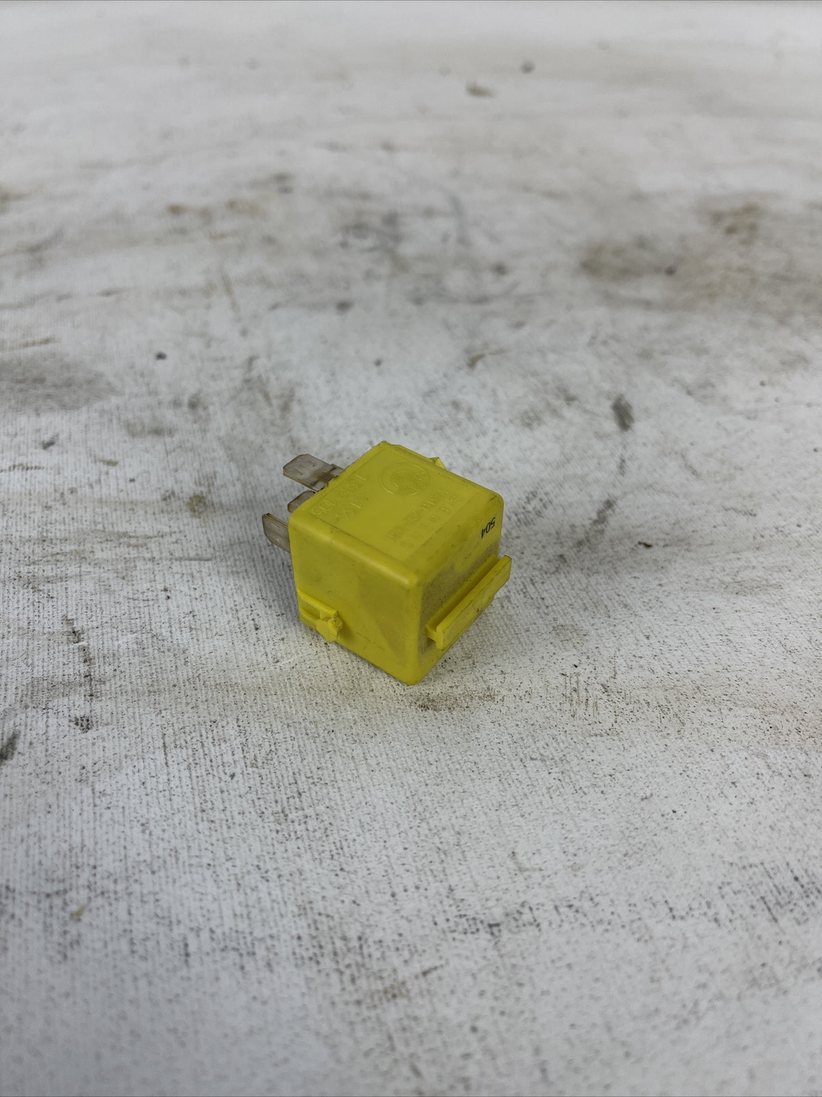 96 - 06 BMW E36/7 E36/8 Z3 E46 M3 YELLOW RELAY OEM BMW 61.36-1 389 105