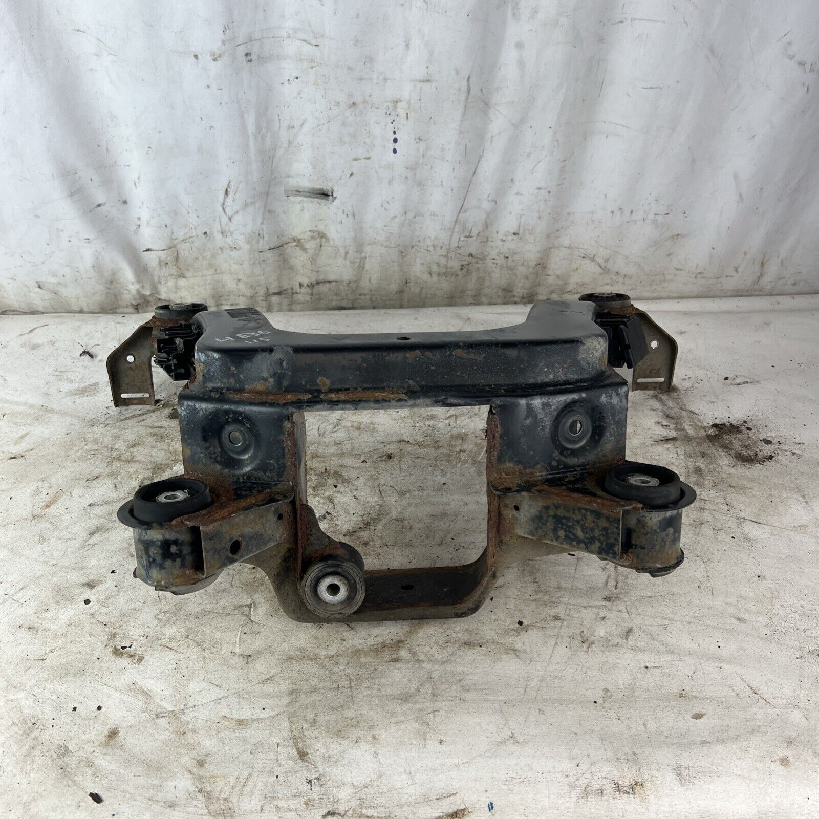 BMW E36 318 320 323 325 328 Rear Axle Carrier LSD Differential Housing Subframe