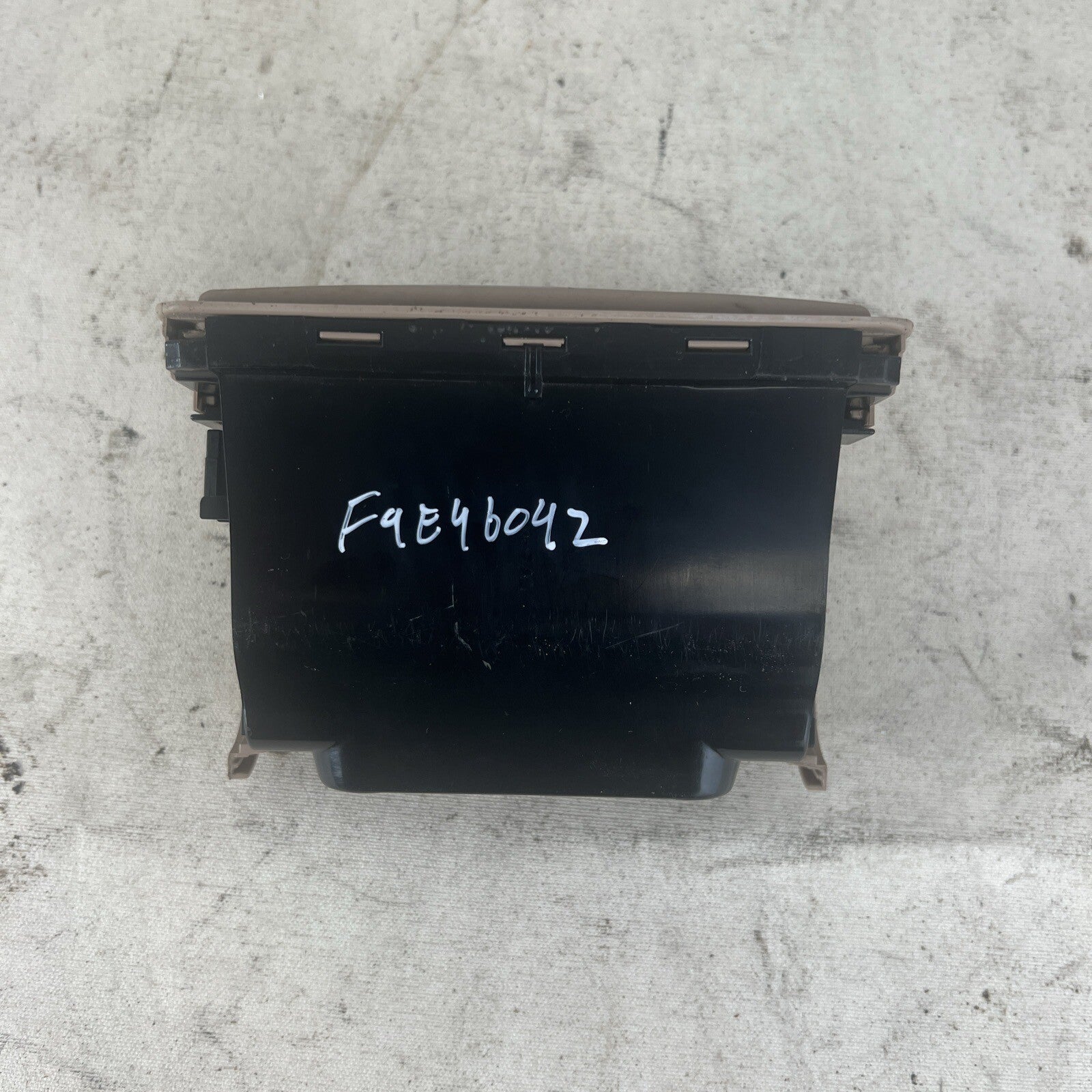 99-06 BMW E46 3 SERIIES 325I 330I REAR STORAGE CONSOLE ASH TRAY TAN OEM