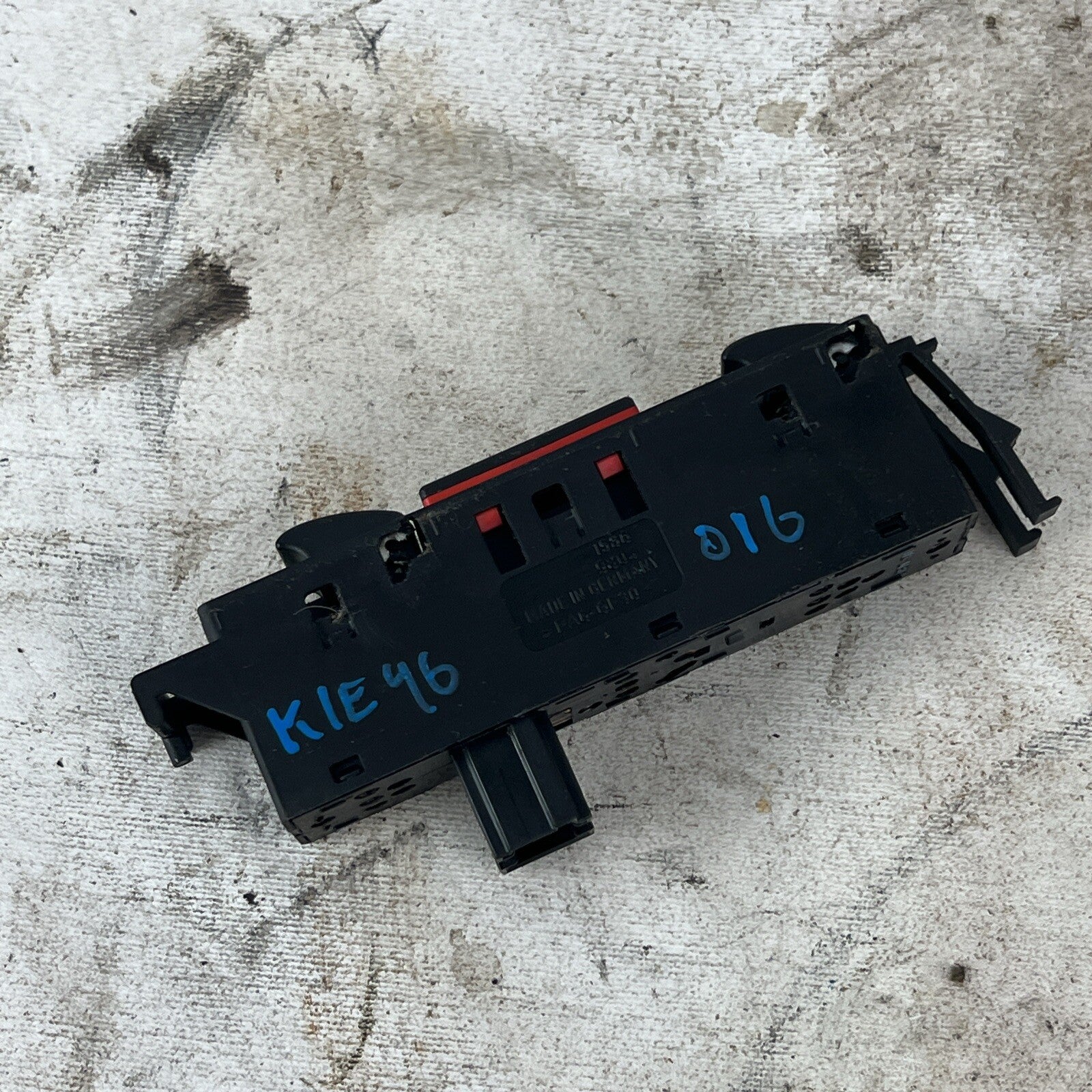 1999-2005 BMW 325i 328i 330i Power Window Switch Left Driver - 61318381518