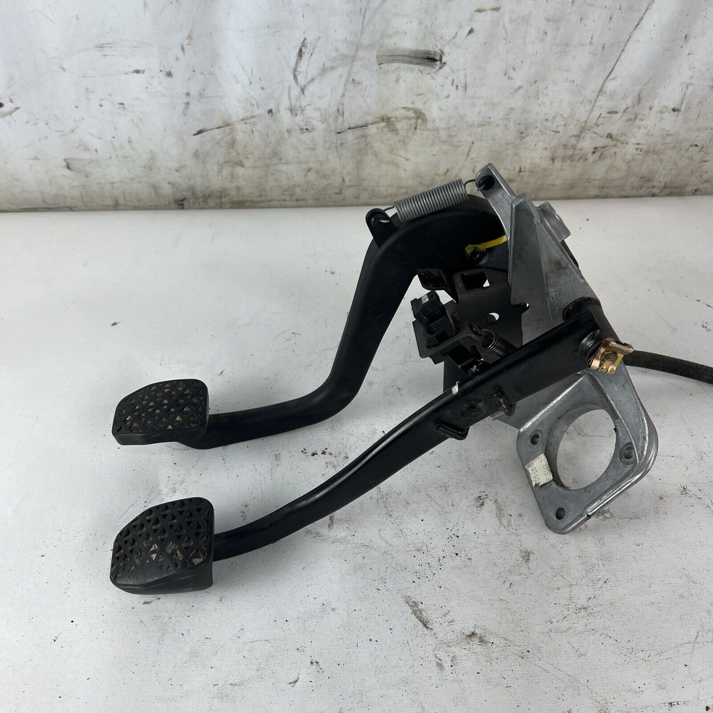 Bmw E46 3 Series MANUAL PEDAL ASSEMBLY / Clutch Pedal Assembly 323i 325i 330i M3