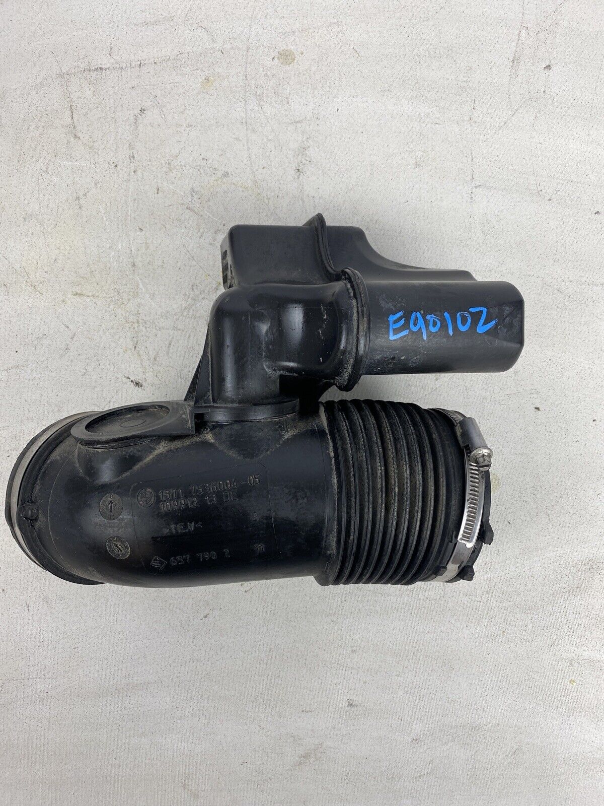 06-13 BMW E82 E88 E90 E91 E92 E93 E84 AIR INTAKE DUCT TUBE 7536004 OEM