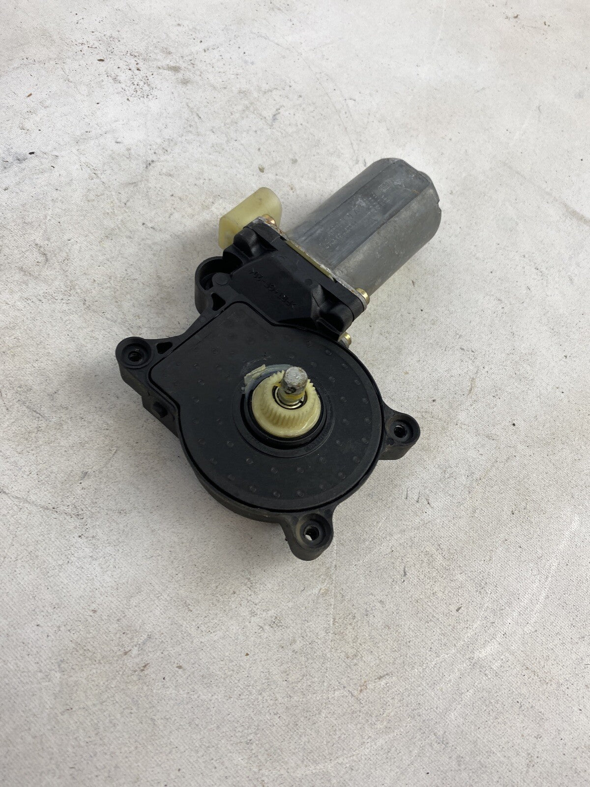 BMW FRONT LEFT WINDOW REGULATOR MOTOR DRIVE GEAR BROSE OEM E46 3 SERIES