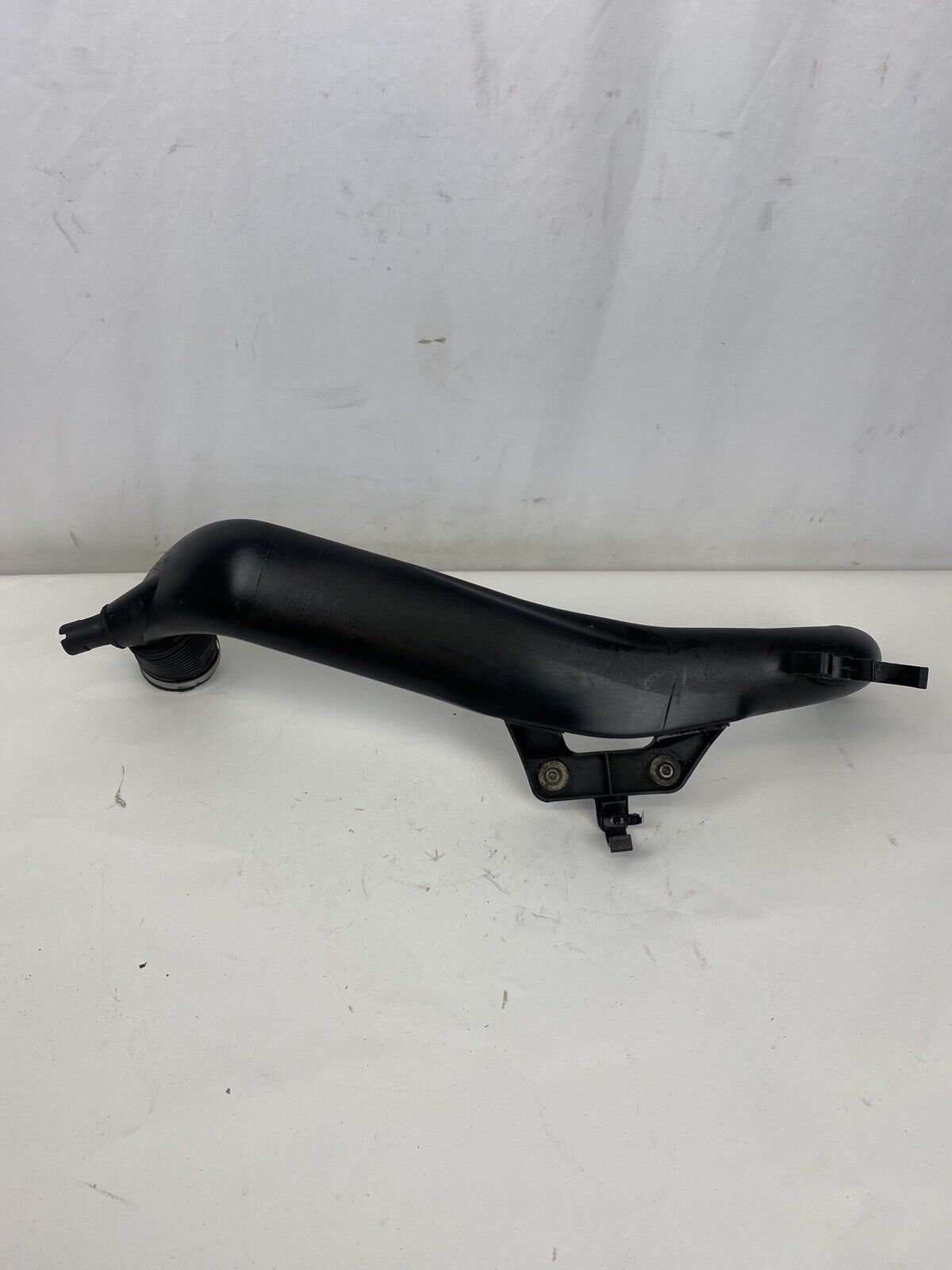 BMW 07-10 E90 E82 E60 AIR INTAKE DUCT TUBE FRONT ENGINE INDUCTION PIPE OEM