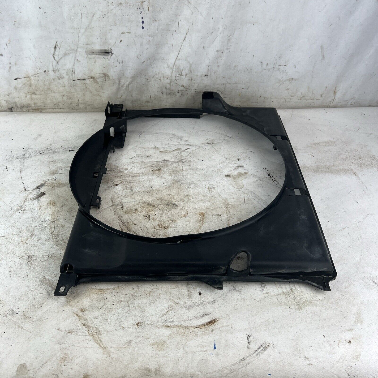 🚘 97-00 BMW E36 / 7 Z3 2.8L ENGINE COOLING FAN MOTOR SHROUD OEM