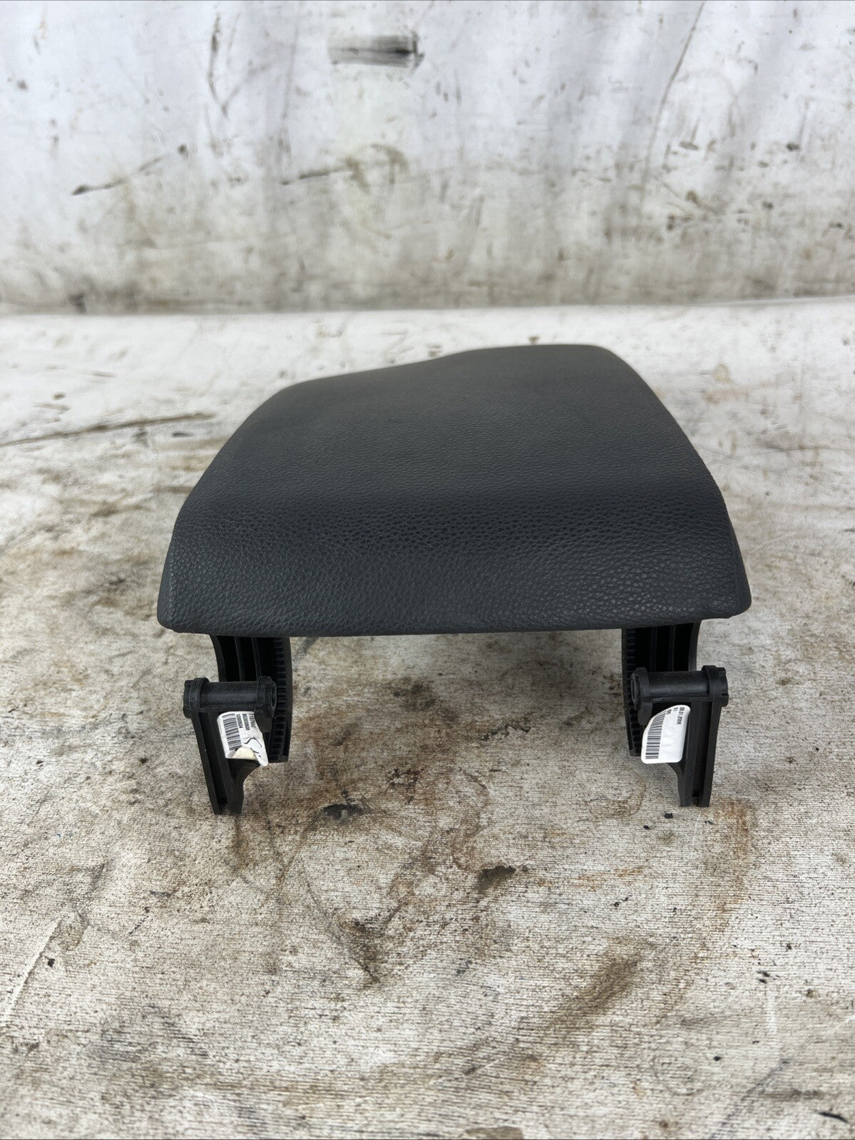 2007- 2008 BMW 328I 3 SERIES CENTER CONSOLE LID ARMREST 7137552 BLACK OEM