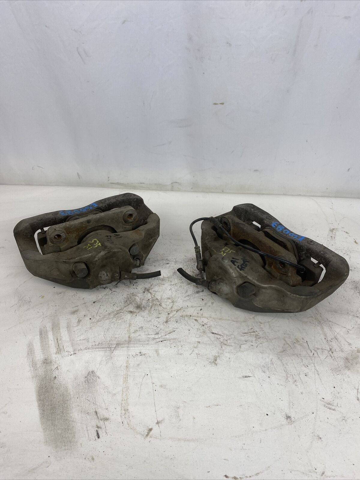 PAIR OEM BMW E60 530xi 535xi 06-10 AWD Front Brake Calipers Right Left w/Pads