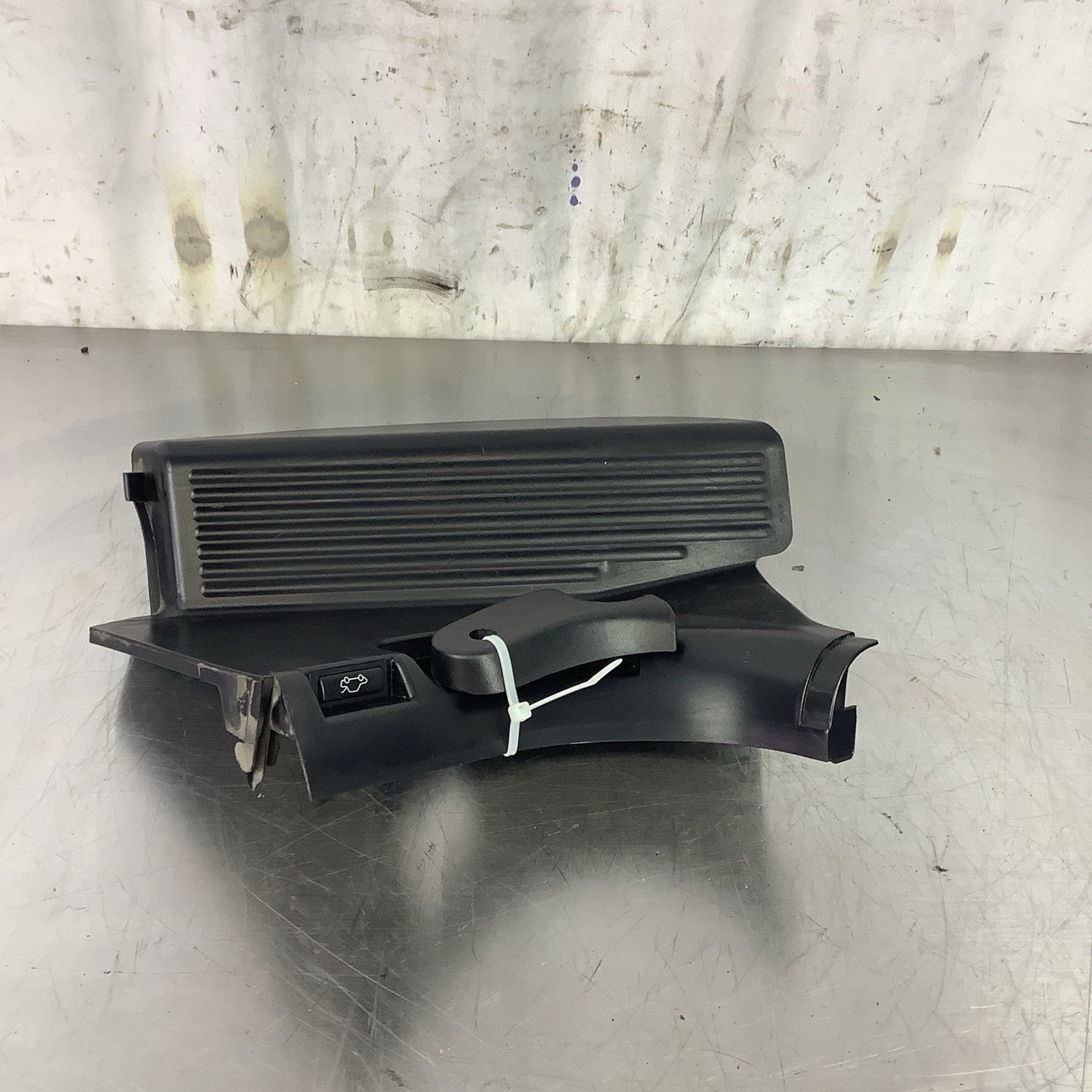 BMW E46 FL - Foot Rest Dead Pedal  8189733 OEM