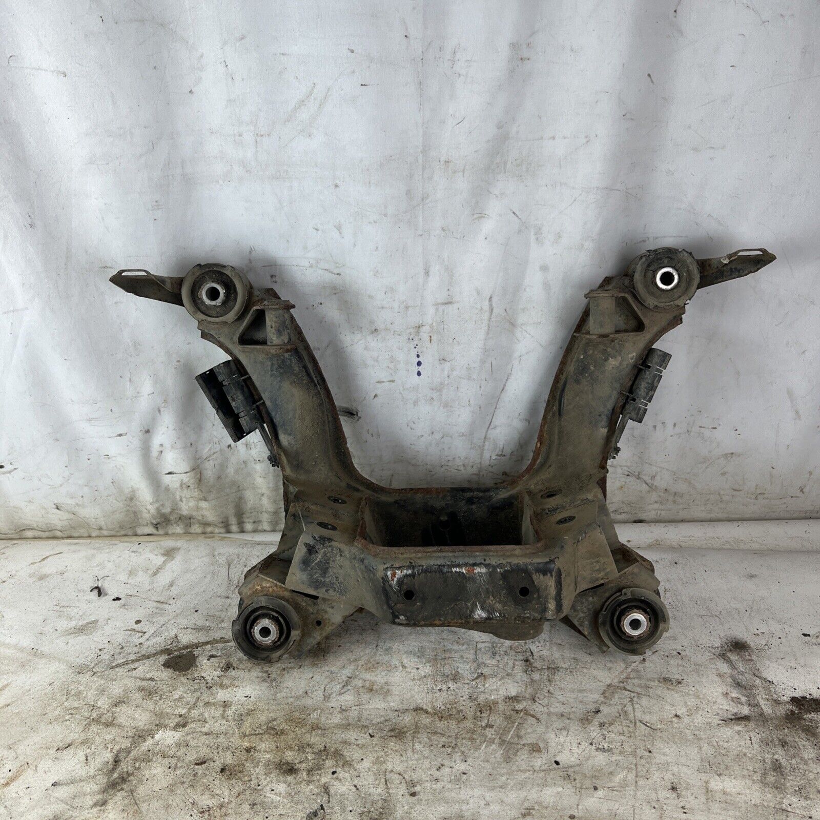 BMW E36 318 320 323 325 328 Rear Axle Carrier LSD Differential Housing Subframe