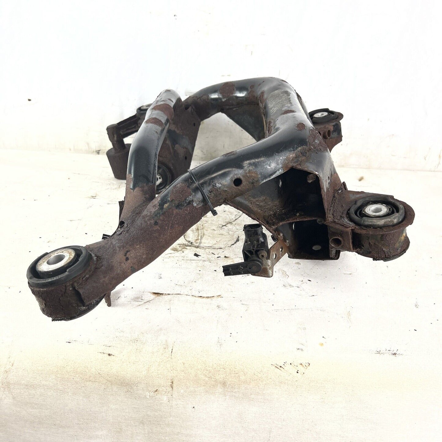 REAR AXLE DIFFERENTIAL DIFF CARRIER SUBFRAME BMW E46 325XI 330XI AWD 4WD CROSS