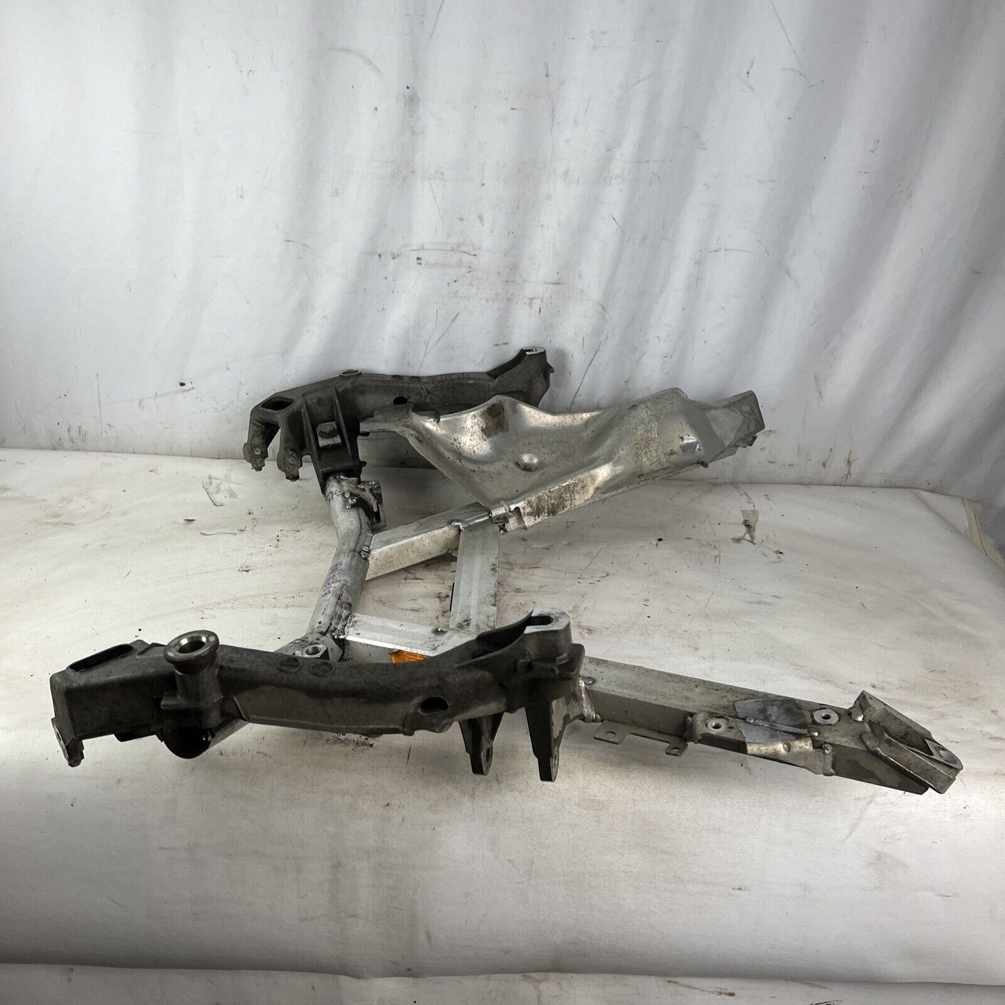 97-00 BMW 528I E39 2.8L L6 SUSPENSION CROSSMEMBER SUBFRAME ENGINE CRADLE OEM