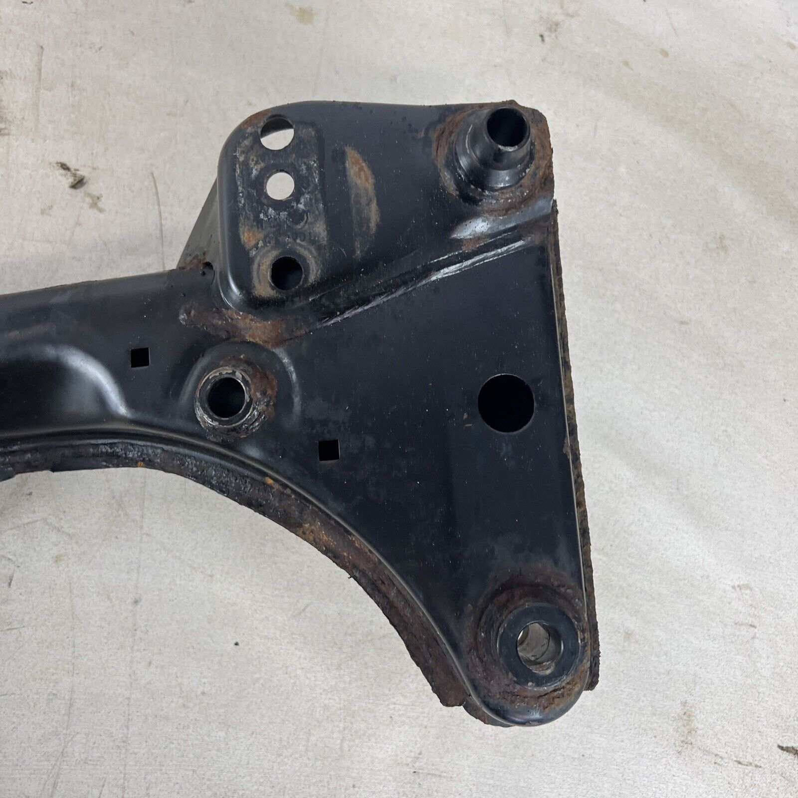 BMW E46 323 325 330 Front Subframe Support Bracket Mounting Cradle OEM