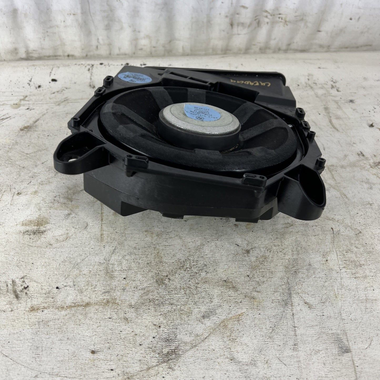 2006 - 2011 Fits BMW 328i Right Subwoofer Speaker Housing Module Unit 61928910
