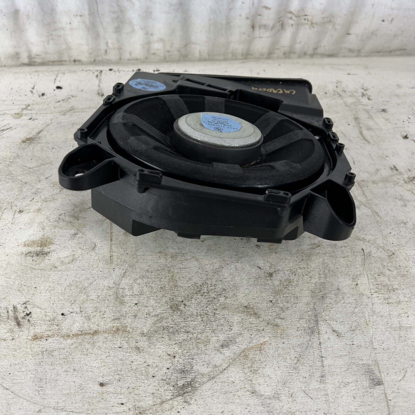 2006 - 2011 Fits BMW 328i Right Subwoofer Speaker Housing Module Unit 61928910