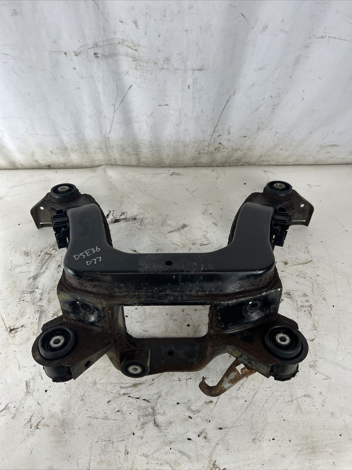 BMW E36 318 320 323 325 328 Rear Axle Carrier Differential Housing Subframe #D07