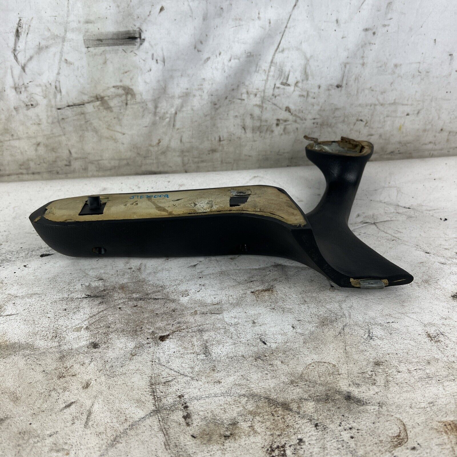 BMW E30 Coupe Convertible Black Passenger Door Arm Rest 84-91 318i 325e 325i