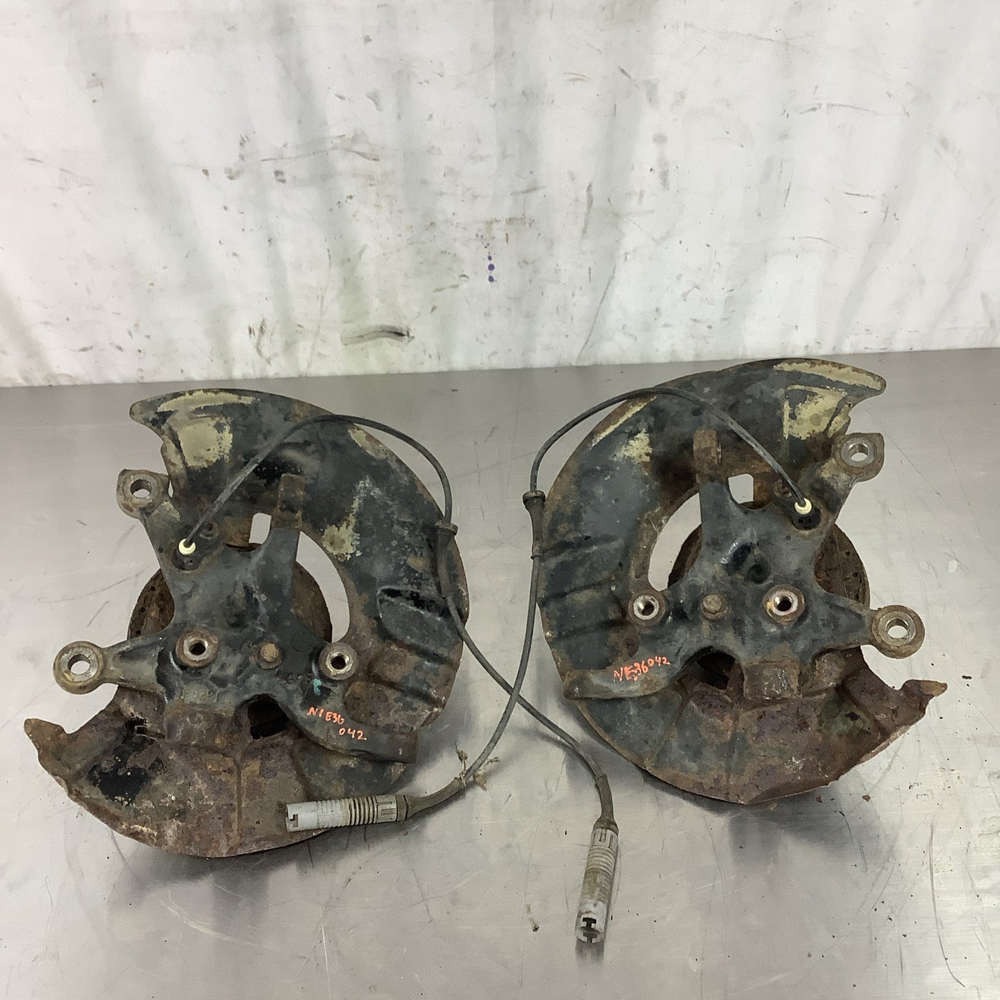 BMW E36 318 323 325 328 FRONT PASSENGER & DRIVER WHEEL HUB KNUCKLE SPINDLE