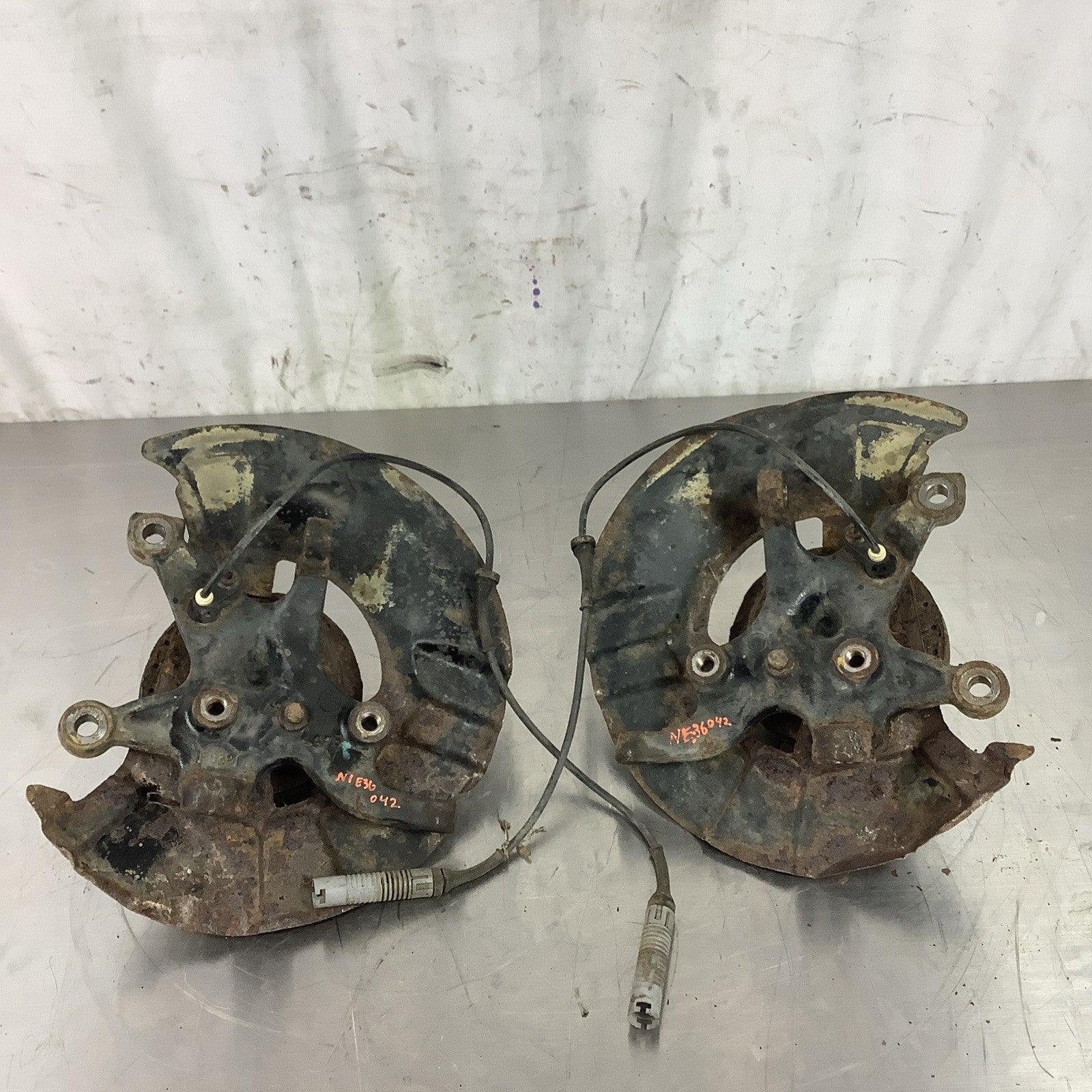 BMW E36 318 323 325 328 FRONT PASSENGER & DRIVER WHEEL HUB KNUCKLE SPINDLE