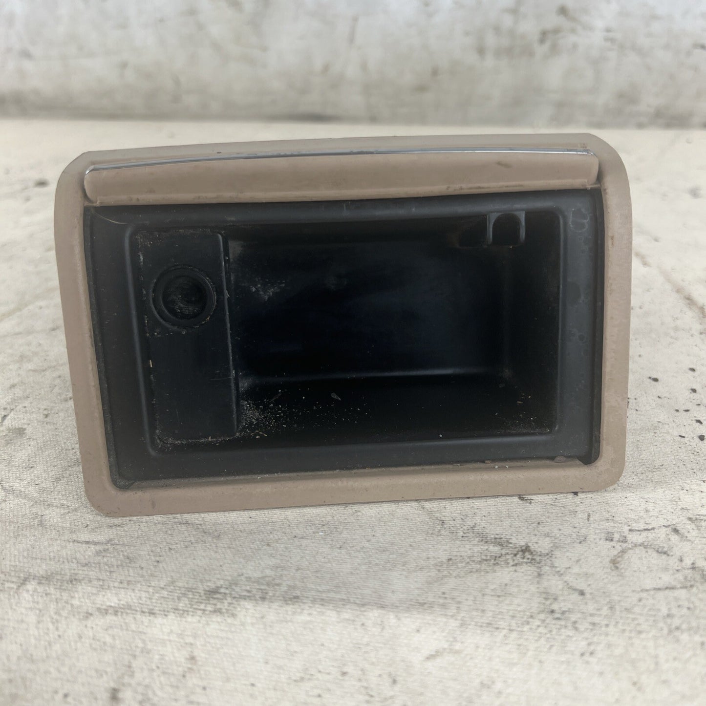 99-06 BMW E46 3 SERIIES 325I 330I REAR STORAGE CONSOLE ASH TRAY TAN OEM