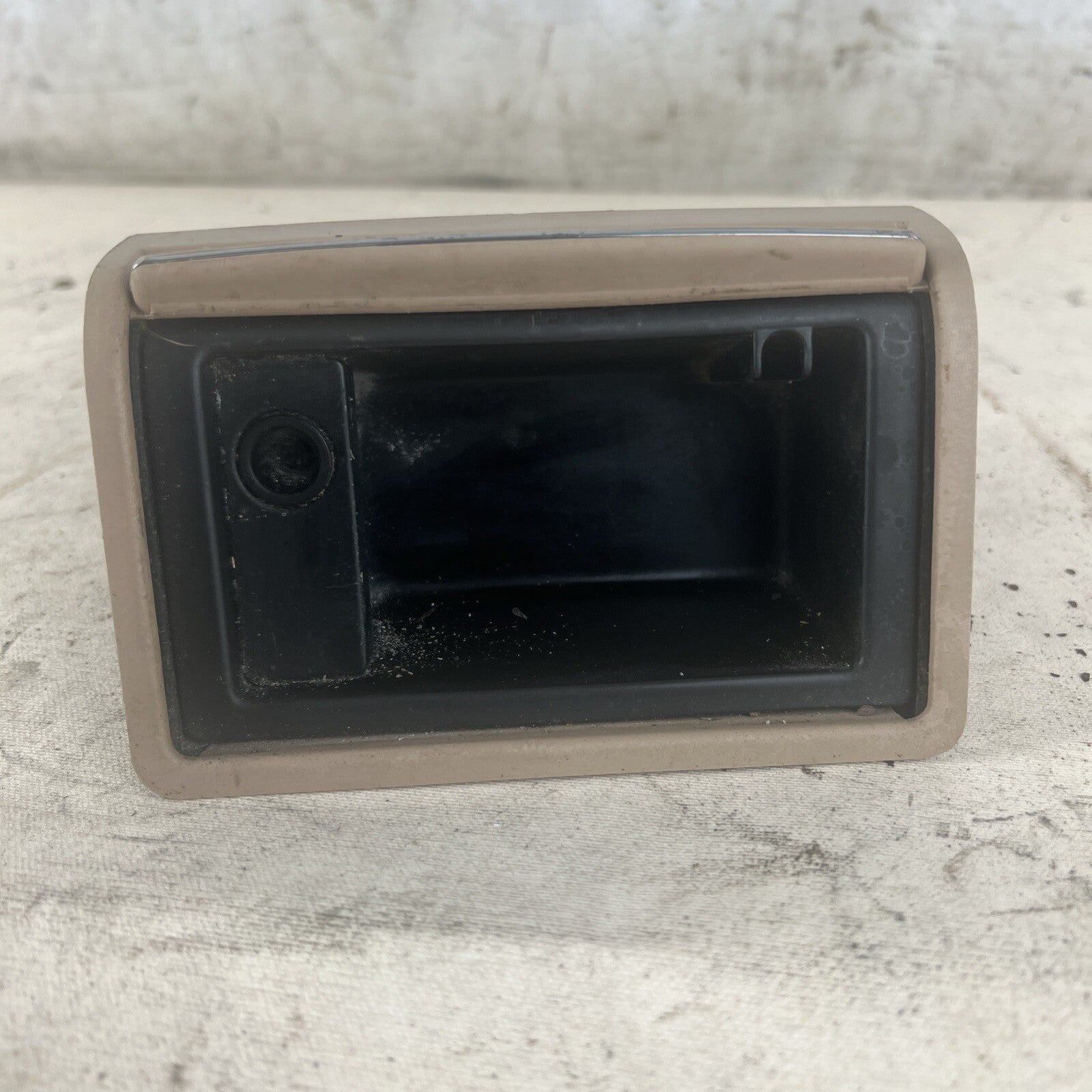 99-06 BMW E46 3 SERIIES 325I 330I REAR STORAGE CONSOLE ASH TRAY TAN OEM