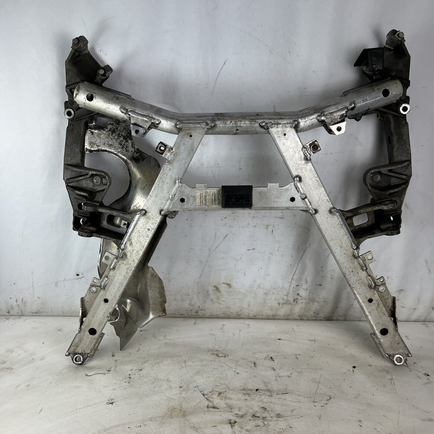 97-00 BMW 528I E39 2.8L L6 SUSPENSION CROSSMEMBER SUBFRAME ENGINE CRADLE OEM