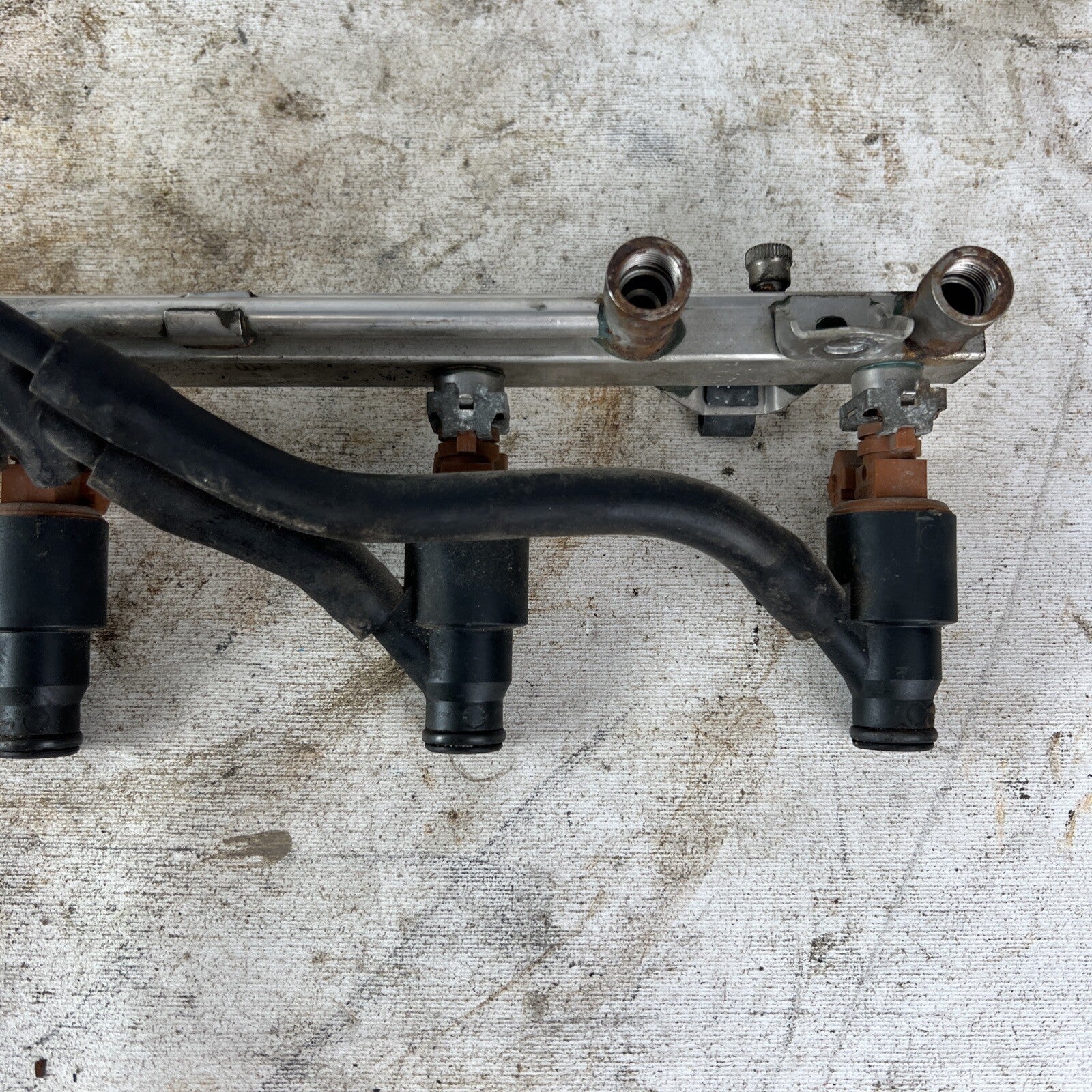 Used 1995-2000 BMW E36 318i 318ti M44 Fuel Rail w/ Injectors 1433519 0280151053