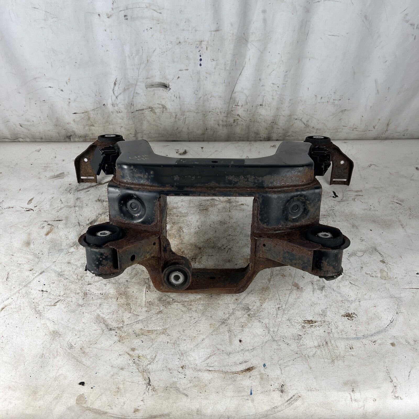 BMW E36 318 320 323 325 328 Rear Axle Carrier Differential Housing Subframe #036