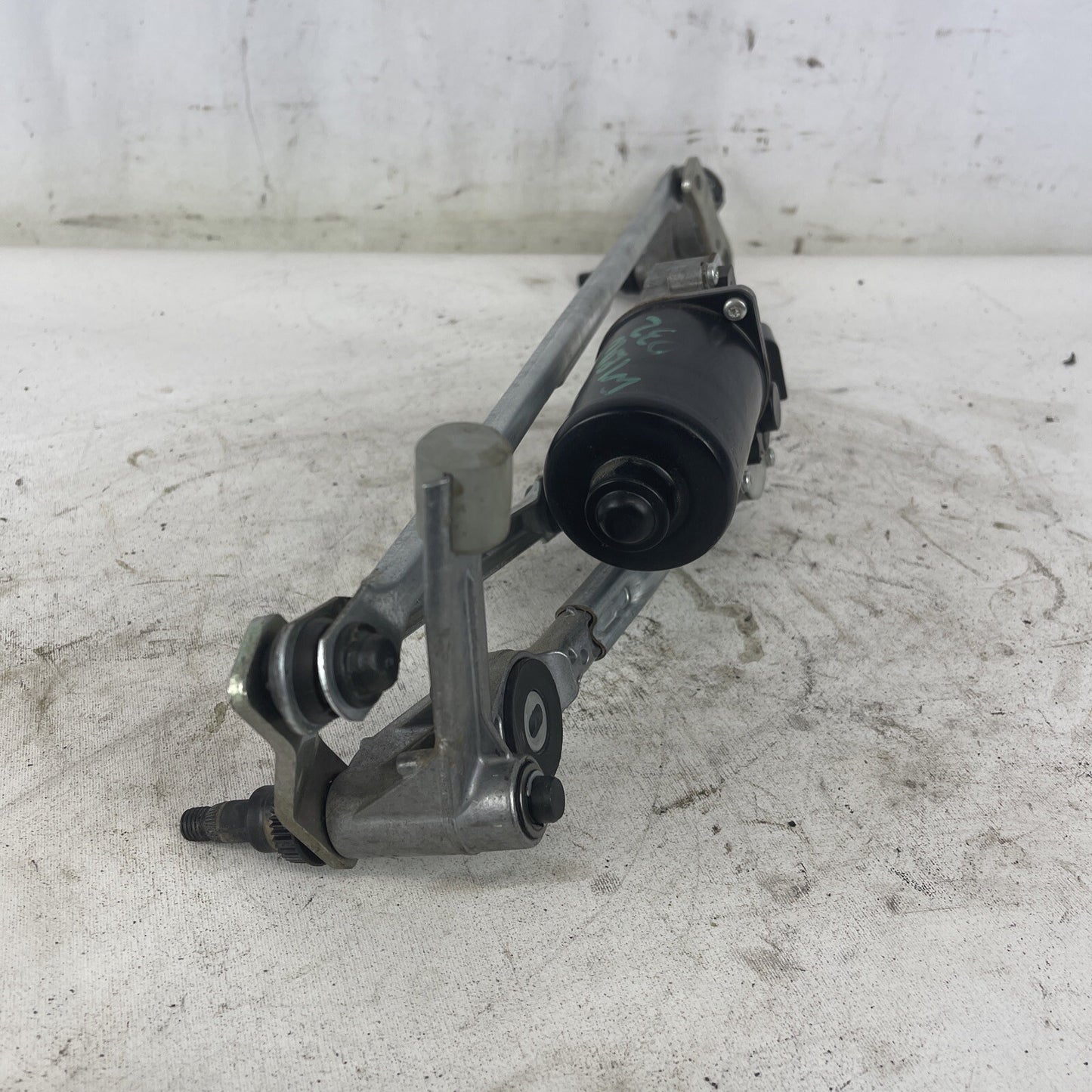 BMW 3 SERIES 2006 - 2011 E90 E92 WINDSHIELD WIPER ARM LINKAGE TRANSMISSION OEM