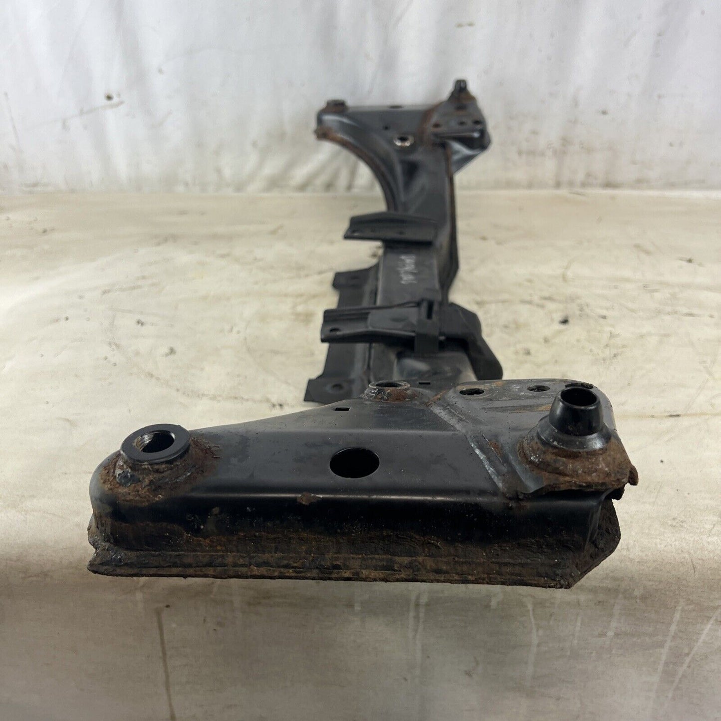 BMW E46 323 325 330 Front Subframe Support Bracket Mounting Cradle OEM