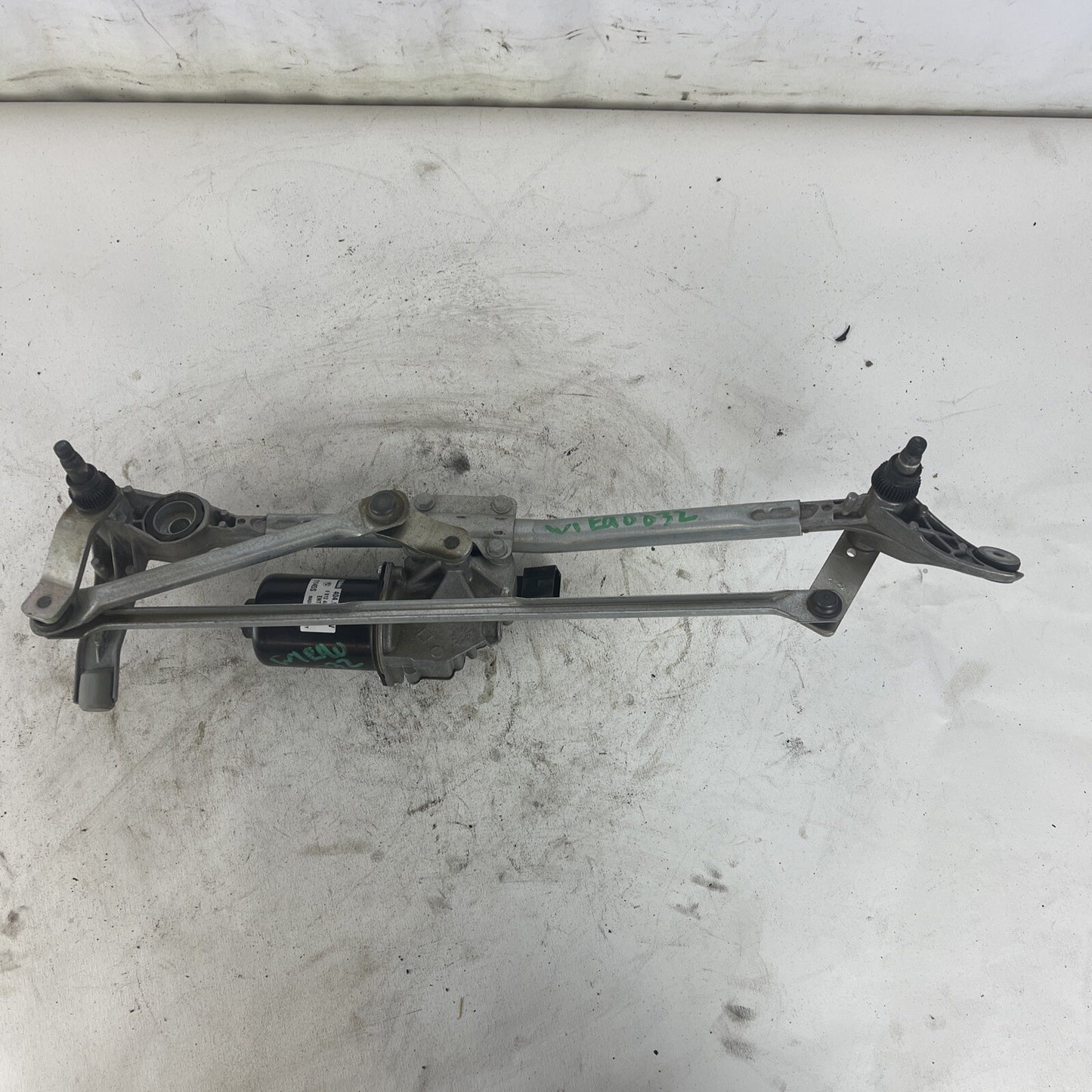 BMW 3 SERIES 2006 - 2011 E90 E92 WINDSHIELD WIPER ARM LINKAGE TRANSMISSION OEM