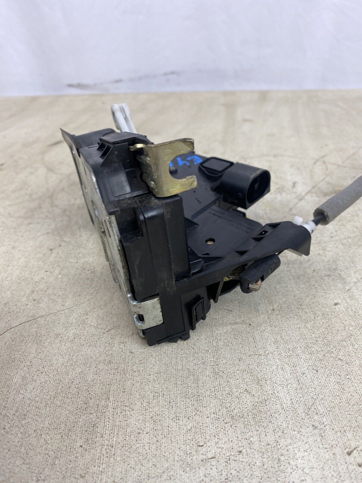 BMW E46 330i 325i SEDAN PASSENGER RIGHT FRONT DOOR LOCK ACTUATOR 7011244 OEM