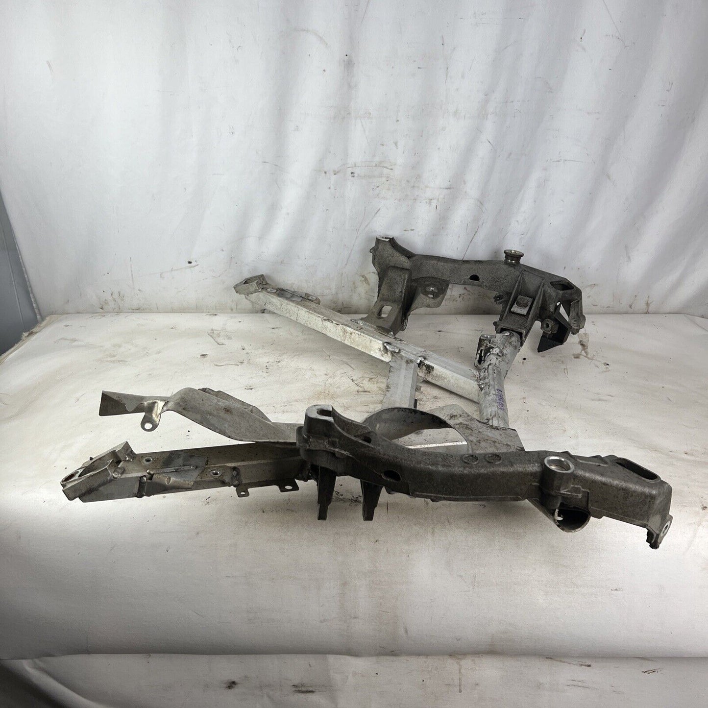 97-00 BMW 528I E39 2.8L L6 SUSPENSION CROSSMEMBER SUBFRAME ENGINE CRADLE OEM