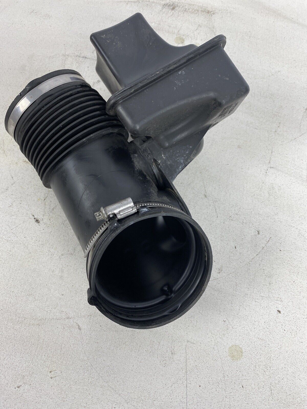 06-13 BMW E82 E88 E90 E91 E92 E93 E84 AIR INTAKE DUCT TUBE 7536004 OEM